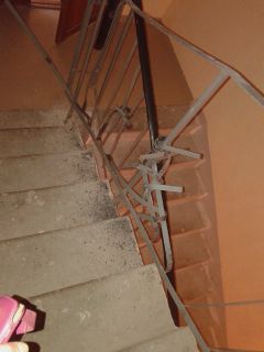 Повреждение лестницы
